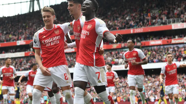 Alan Shearer explode estrela do Arsenal em decepcionante derrota do.webp