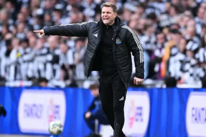 Eddie Howe descreve a decisao importante que mudou o jogo.webp
