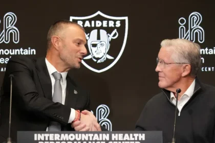 Raiders quebrou o coracao de Rams e 49ers com 3.webp