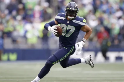 Ex Broncos Tight final Noah Fant oficialmente procurando seu proximo time.webp