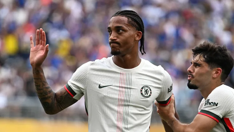 Quem deve comecar no Striker para o Chelsea Joao Pedro.webp