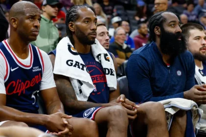 Escritor da NBA revela que James Harden e Kawhi Leonard.webp