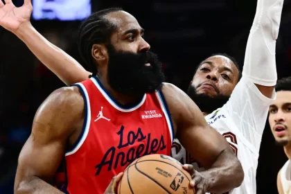 Cavs e Clippers trocam o boato de James Harden por.webp