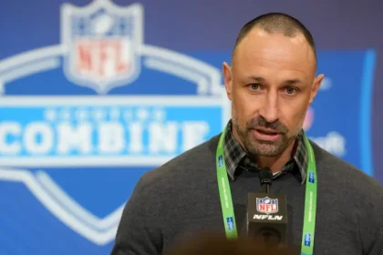 Dolphins e Chiefs poderiam disputar uma posicao com base no.webp