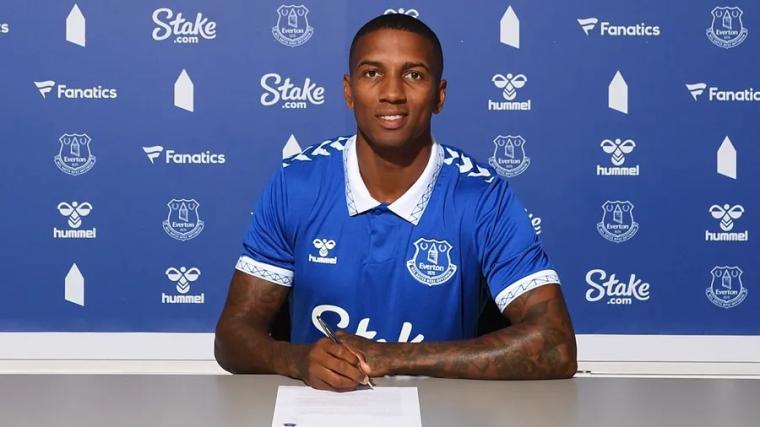 No family favours Ashley Young faces his son in Everton