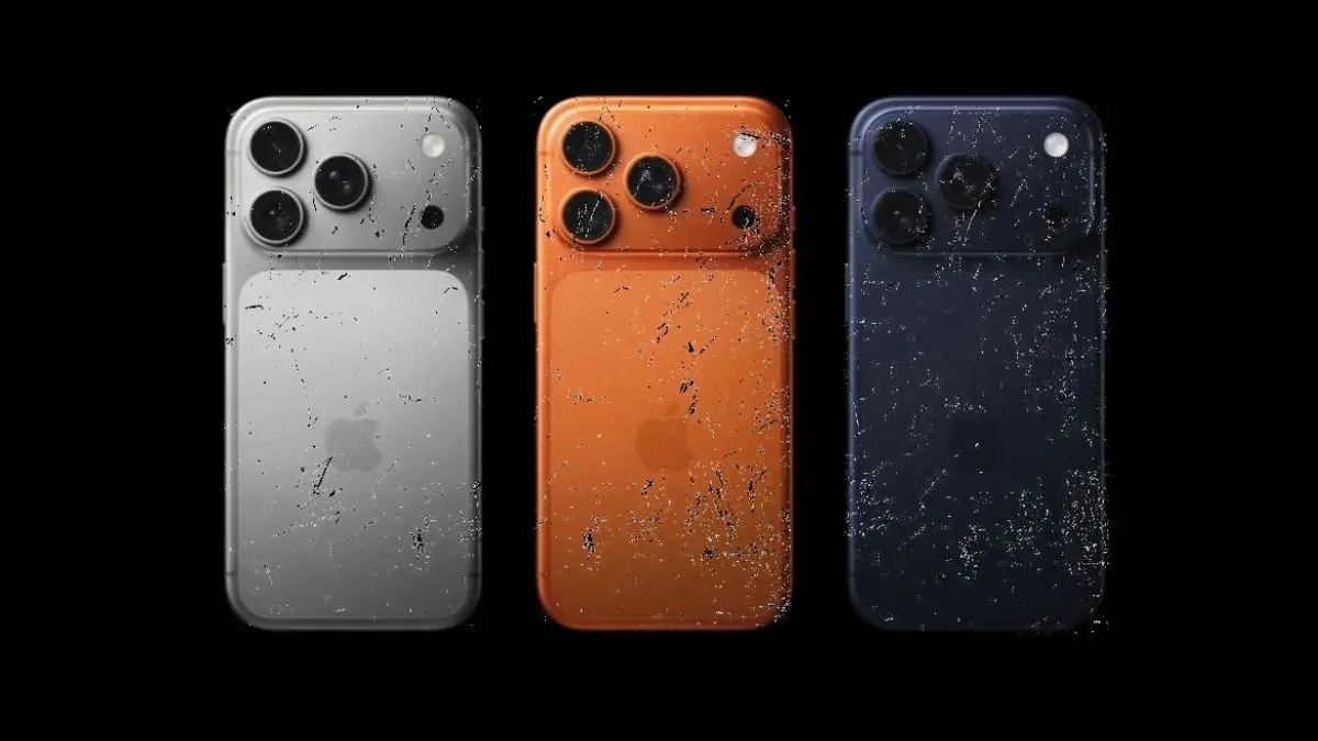 iPhone 17 Pro scratched at Apple Store as shown by Reddit User