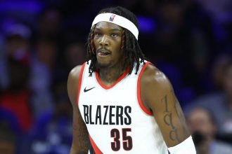 Knicks Considering Trade for Former Defensive Center
