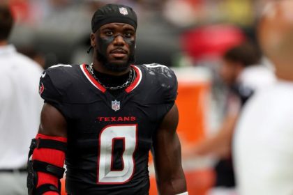 Referees Ignore Azeez Al Shaiirs Punch During Texans Bears Brawl