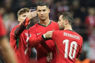 Ronaldo Requests Security to Let Selfie Seeking Pitch Invader Through