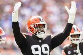 Is ZaDarius Smith Taking the Field Tonight Get the Latest