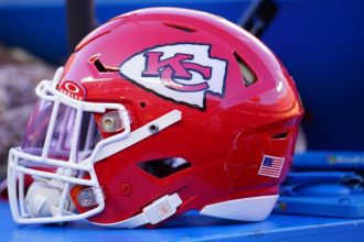 Chiefs Star Defender Likely to Choose Colts Over Kansas City