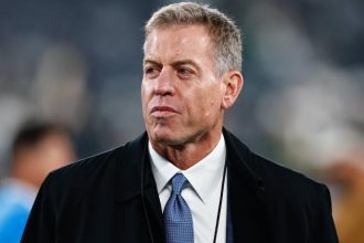 NFL Viewers Express Their Thoughts on Troy Aikmans Raspy Commentary