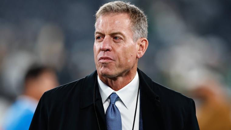 NFL Viewers Express Their Thoughts on Troy Aikmans Raspy Commentary