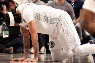 Anthony Davis Exits First Game with Mavericks Due to Unexpected