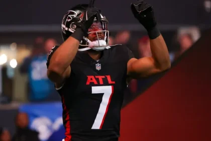 Bijan Robinsons Fearless Forecast for Falcons Showdown Against Commanders Aiming.webp