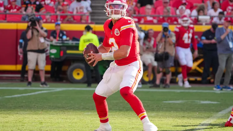 Broncos Rookie Minicamp Welcomes Two Quarterbacks Among Tryout Contenders.webp