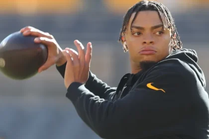 Justin Fields Delivers Mixed Performance During Recent Jets OTA Practice.webp