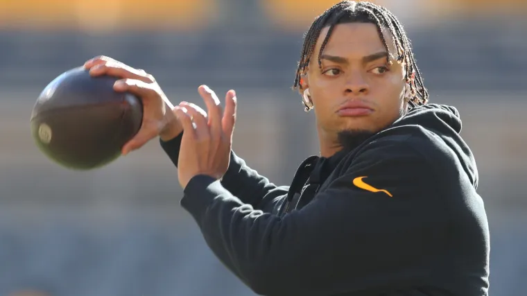Justin Fields Delivers Mixed Performance During Recent Jets OTA Practice.webp