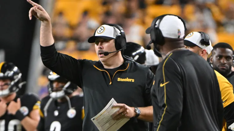 Potential Clash Between Aaron Rodgers and Arthur Smith in Pittsburgh.webp