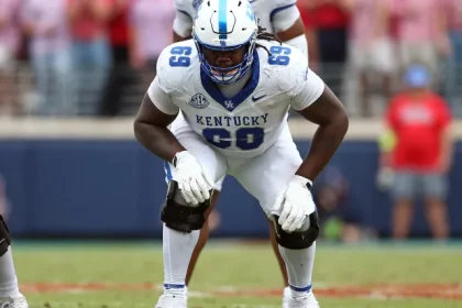 Undrafted Free Agent Marques Cox Aims for Offensive Line Position.webp