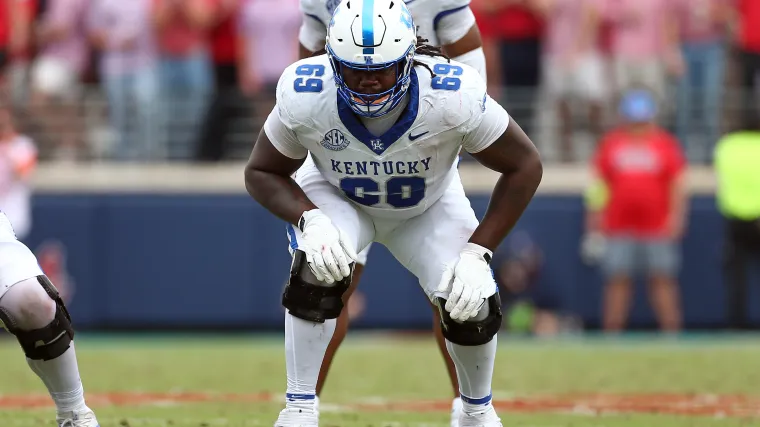 Undrafted Free Agent Marques Cox Aims for Offensive Line Position.webp