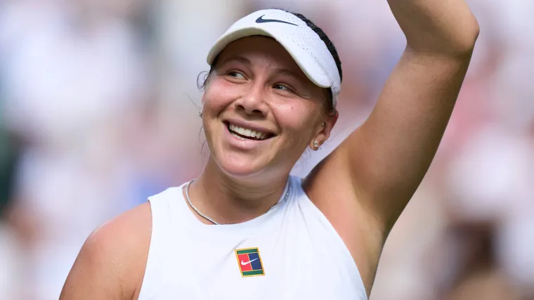 Amanda Anisimovas Remarkable Return Triumph at Wimbledon After Extended Hiatus.webp