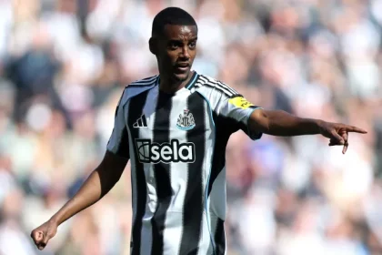 Manchester United Clarifies Transfer Position on Alexander Isak.webp