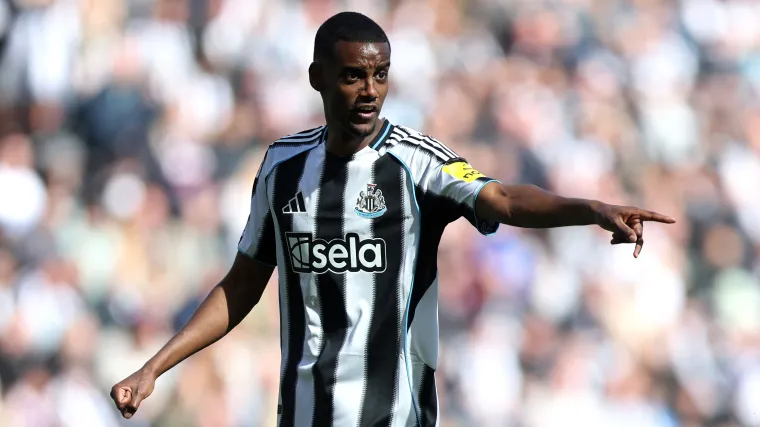 Manchester United Clarifies Transfer Position on Alexander Isak.webp