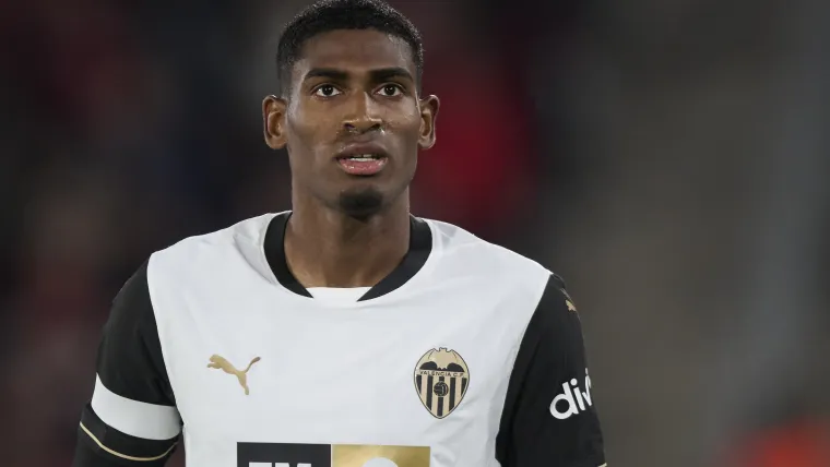 Valencia Takes Bold Step to Secure Star Defender Amid Premier.webp