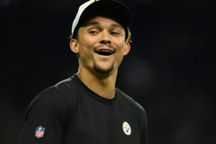 Aaron Rodgers Aims to Help Roman Wilson Overcome Mental Hurdles.webp