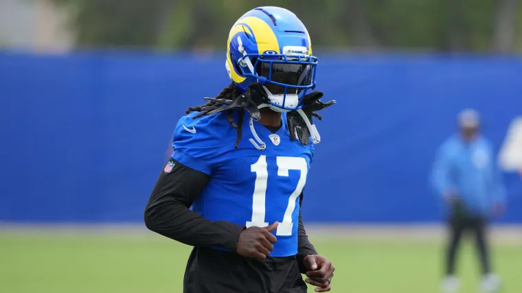Davante Adams Addresses Tensions with Jimmy Garoppolo Following Challenging Time.webp