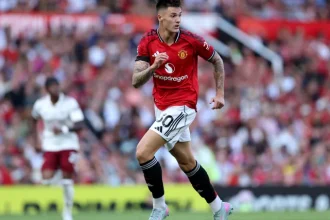 How to Tune In for Fulham vs Manchester United Essential.webp