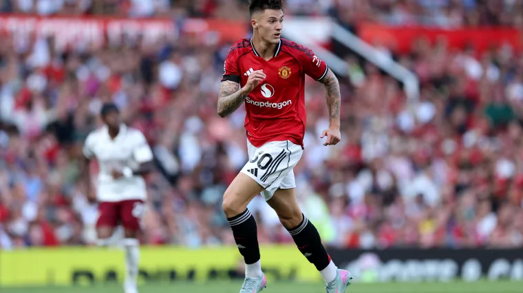 How to Tune In for Fulham vs Manchester United Essential.webp