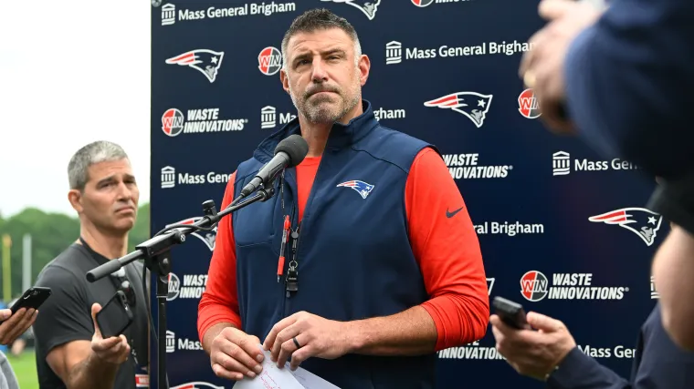 Mike Vrabel Emerges Wounded After Diving into Intense Patriots Practice.webp