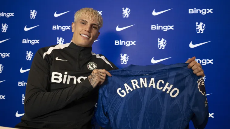 Man United Icon Shares Insights on Alejandro Garnachos Potential Transfer.webp