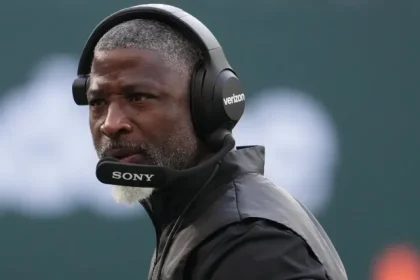 Jets Likely to Retain Aaron Glenn Amidst Troubling Season Performance.webp