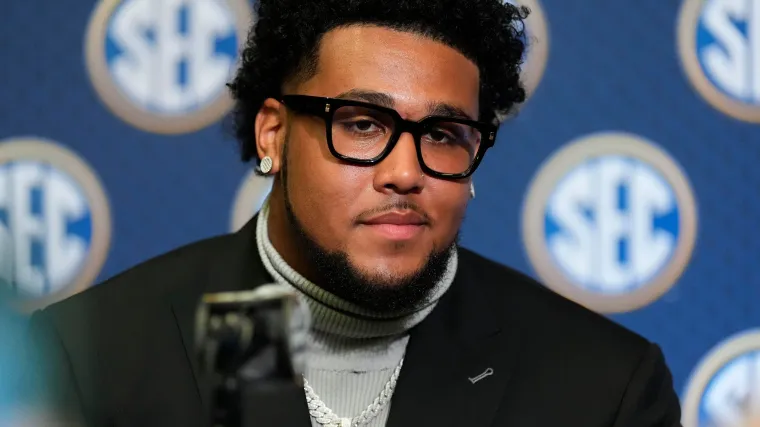 Mock Draft Predictions Bears Bolster Offensive Line to Safeguard QB.webp