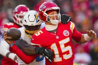 Exploring Patrick Mahomes ACL Recovery Journey A Comparison with Other.webp
