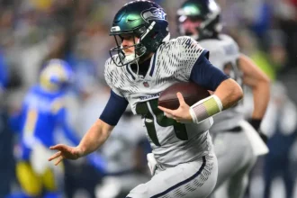 Sam Darnolds Comeback Sparks Seahawks Pursuit of NFCs Top Seed.webp