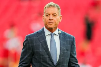 Dolphins Enlist Cowboys Legend Troy Aikman in Quest for New.webp