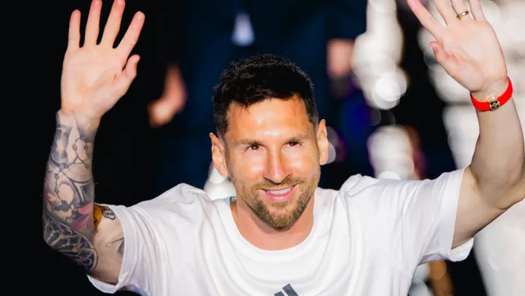 Does Lionel Messi Communicate in English Inter Miamis Icon Prefers.webp
