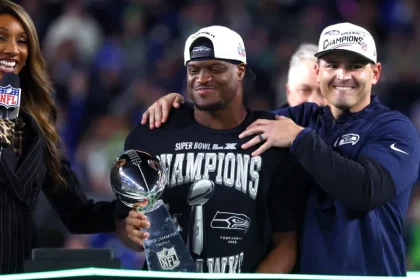 How Kenneth Walkers Father Experienced His Sons NFL Debut at.webp