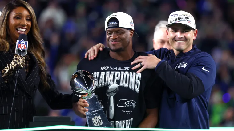 How Kenneth Walkers Father Experienced His Sons NFL Debut at.webp