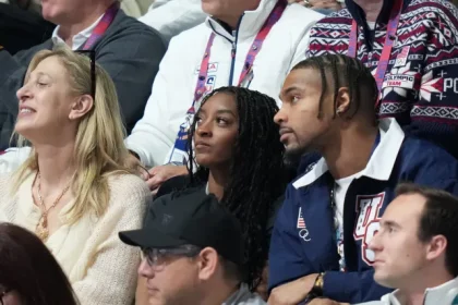Mikaela Shiffrin Celebrates Rivals and Receives Backing from Simone Biles.webp