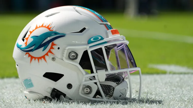 Dolphins Encouraged to Acquire 22 Touchdown Star to Address Significant Roster.webp