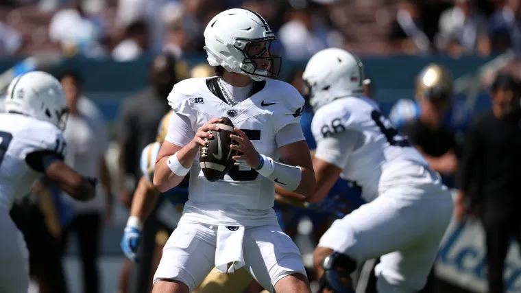 Evaluating the Most Impressive and Disappointing Quarterback Performances at the.webp