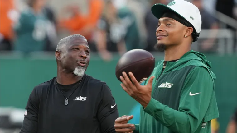 Jets Explore Six Alternative Quarterback Candidates to Succeed Justin Fields.webp