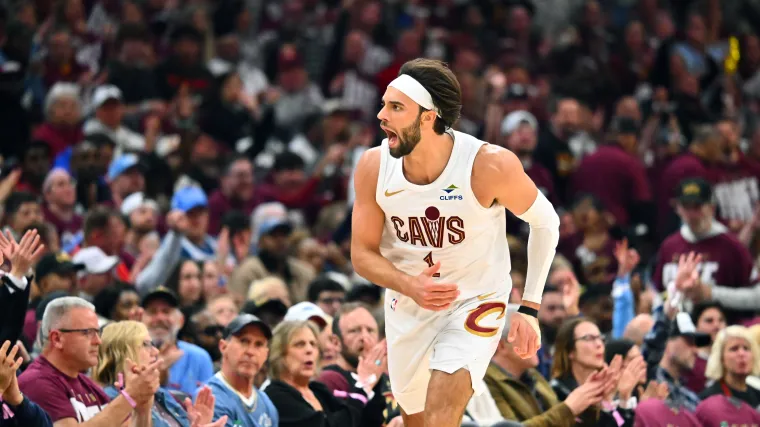 Easter Showdown Max Strus Faces Challenges Against Bulls in Cleveland.webp