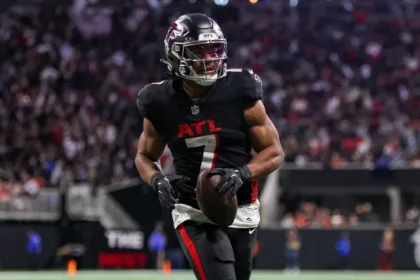 Falcons Tackle Key Choice Regarding Bijan Robinsons Prospective Path.webp