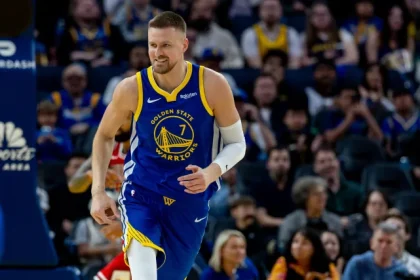 Kristaps Porzingis Identifies Stephen Curry and the Warriors Key Challenge.webp